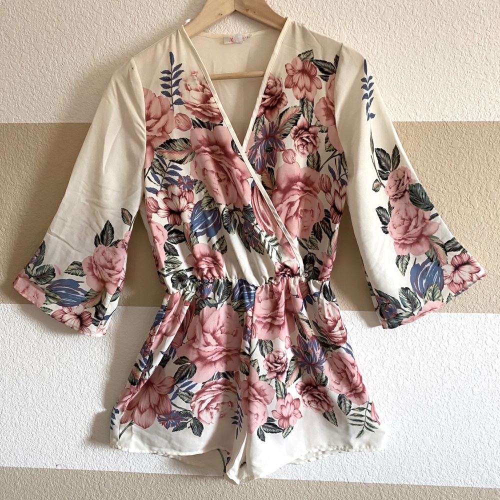 🌸🌸🌸🌸Floral Romper  🌸🌸🌸
